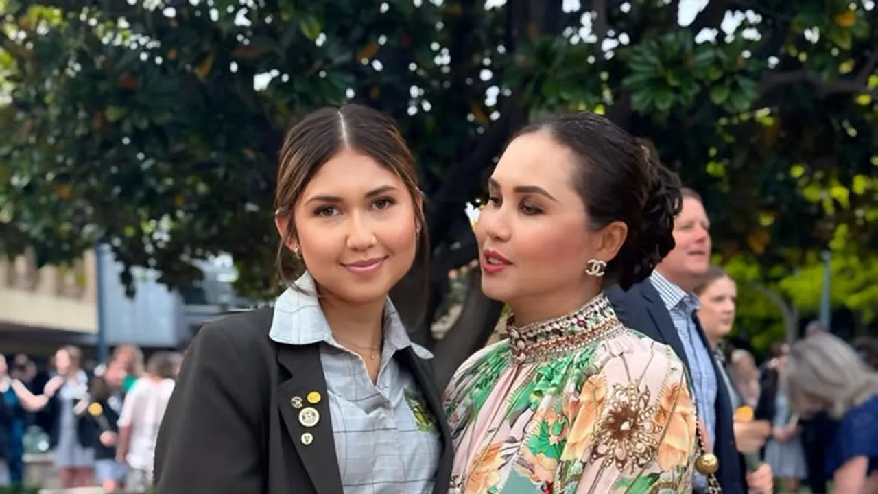 Kirana Eben Lulus SMA di Australia, Cindy Claudia Bangga Kirana Eben Lulus SMA di Australia, Cindy Claudia Bangga