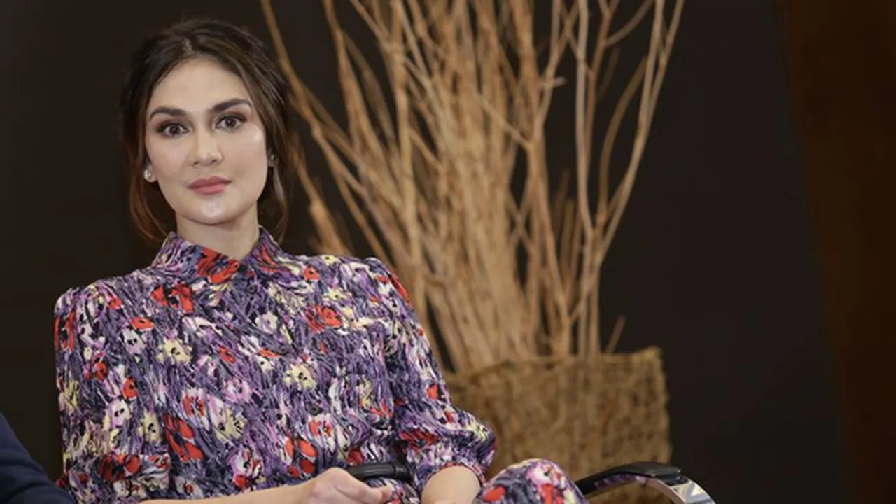 Kisah Asmara Luna Maya Diramal Paranormal Pakai Kartu Tarot, Hasilnya...?