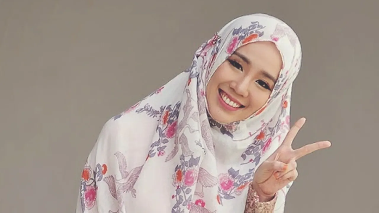 Kisah Mantan Model Playboy Mualaf dan Berhijab, Sempat Banjir Kritikan