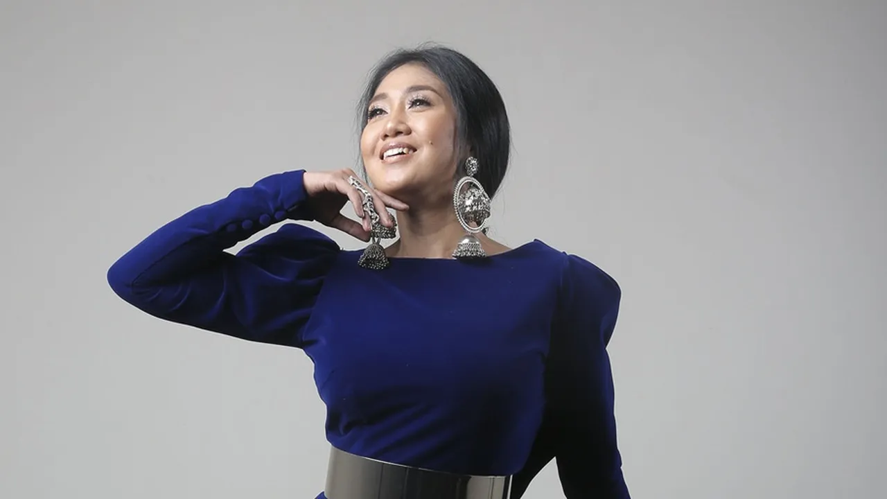 Pilih Baju Simpel - Rilis Album Hasil Kejenuhannya, Kisah Erie Suzan Soal Dangdut