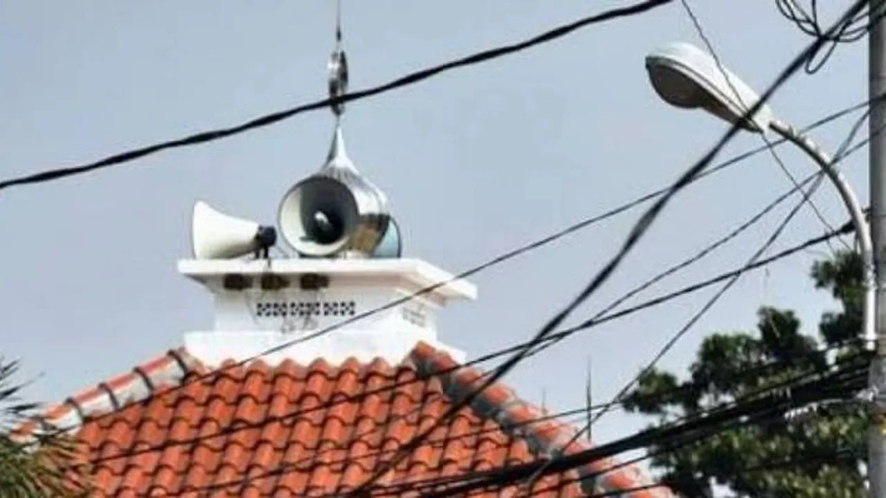 Kocak, Ajakan Sahur Paling Ngegas Dari Marbot Masjid Ini Bikin Bangun Seketika