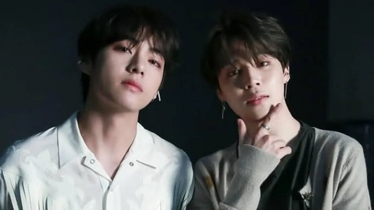 Kocak! Alasan Jimin BTS Tindik Telinga Ternyata Karena V, Kok Bisa?