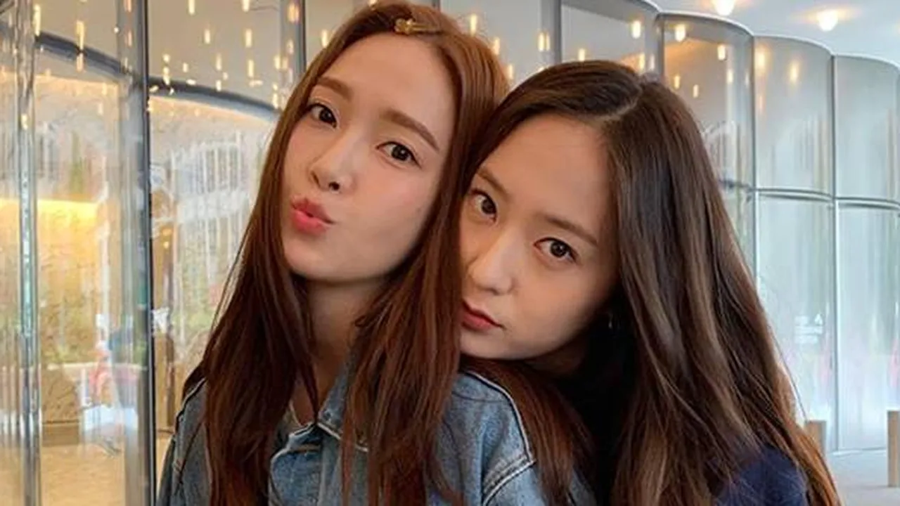 Kocaknya Jessica Jung Memotret Krystal Tapi Hasilnya Ngeblur Semua!