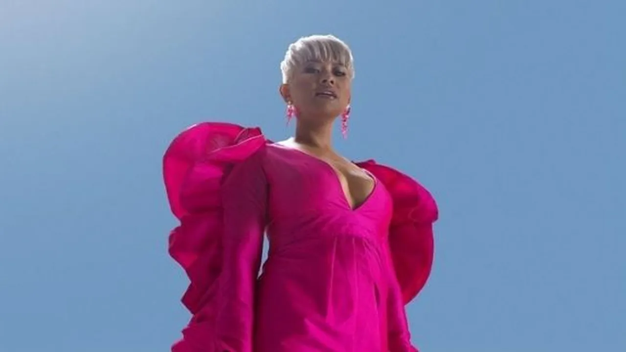 Kolaborasi Bareng Produser Grammy, DIRA Rilis Lagu Terbarunya 'Back In Time' yang Menyentuh!