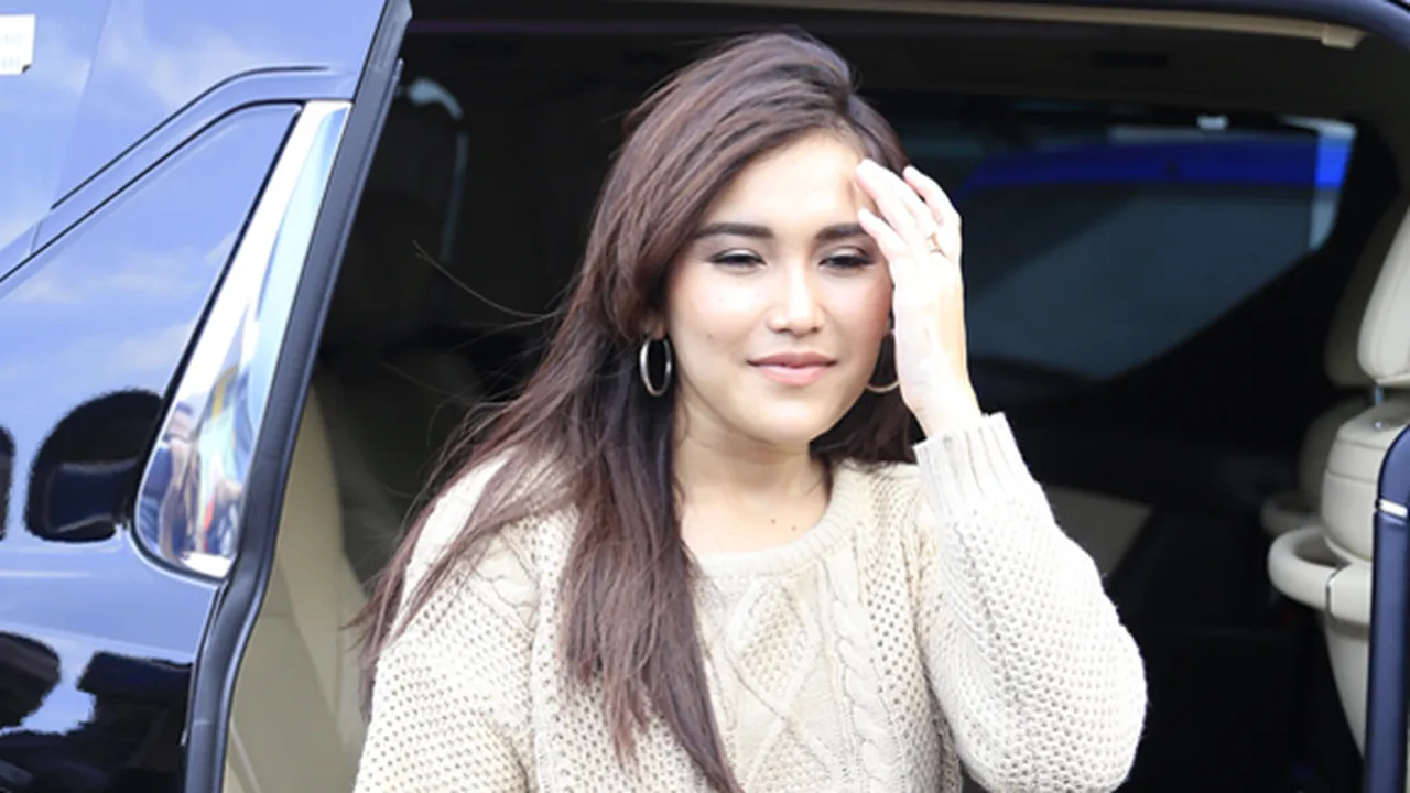 Kolaborasi Bareng Wendy Cagur, Ayu Ting Ting Keceplosan Bakal Segera Nikah