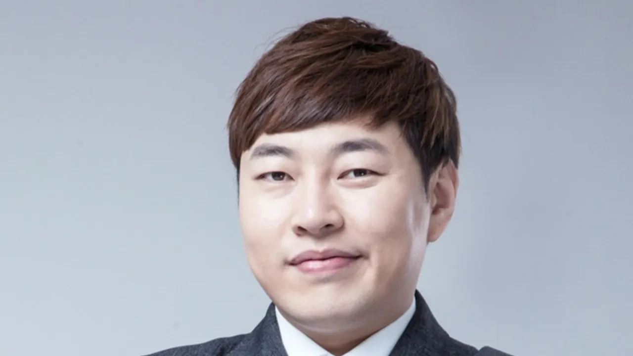 Komedian Lee Jin Ho Alami Pendarahan Otak dan Tengah Kritis di ICU