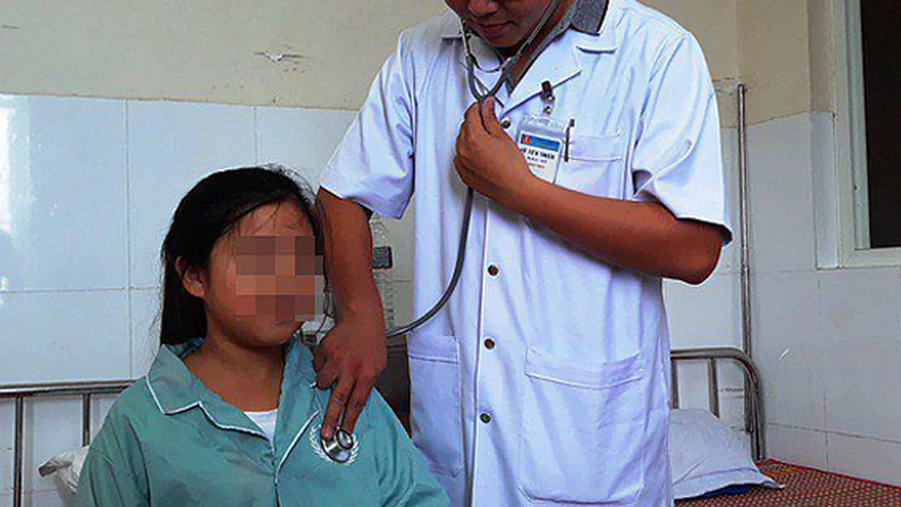 Kondisi Langka Sebabkan Gadis Belia Asal Vietnam Ini Berkeringat Darah