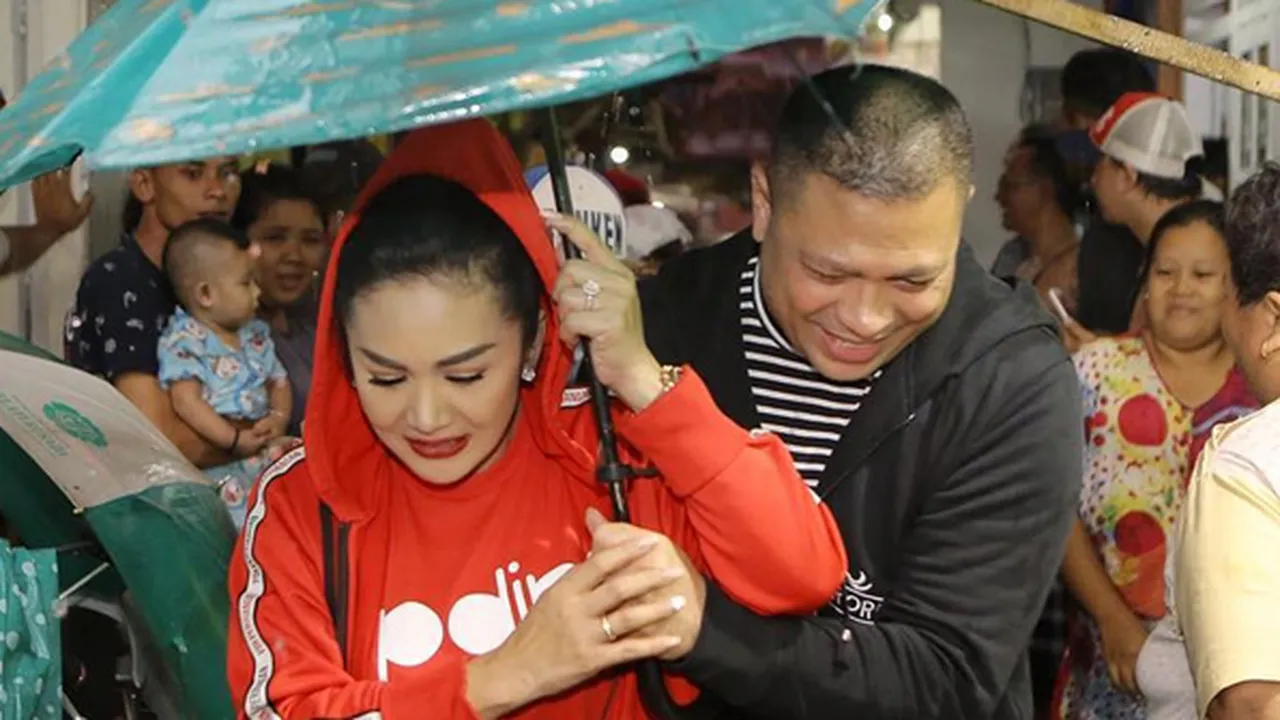 Krisdayanti Bicara Tentang Bubuk-Bubuk Cinta Dirinya dan Raul Lemos