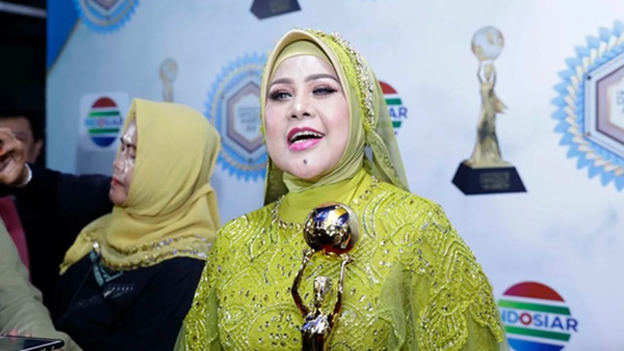 Kronologi Elvy Sukaesih Positif Covid-19, Jarang Keluar Rumah dan Sempat Diminta Masuk ICU