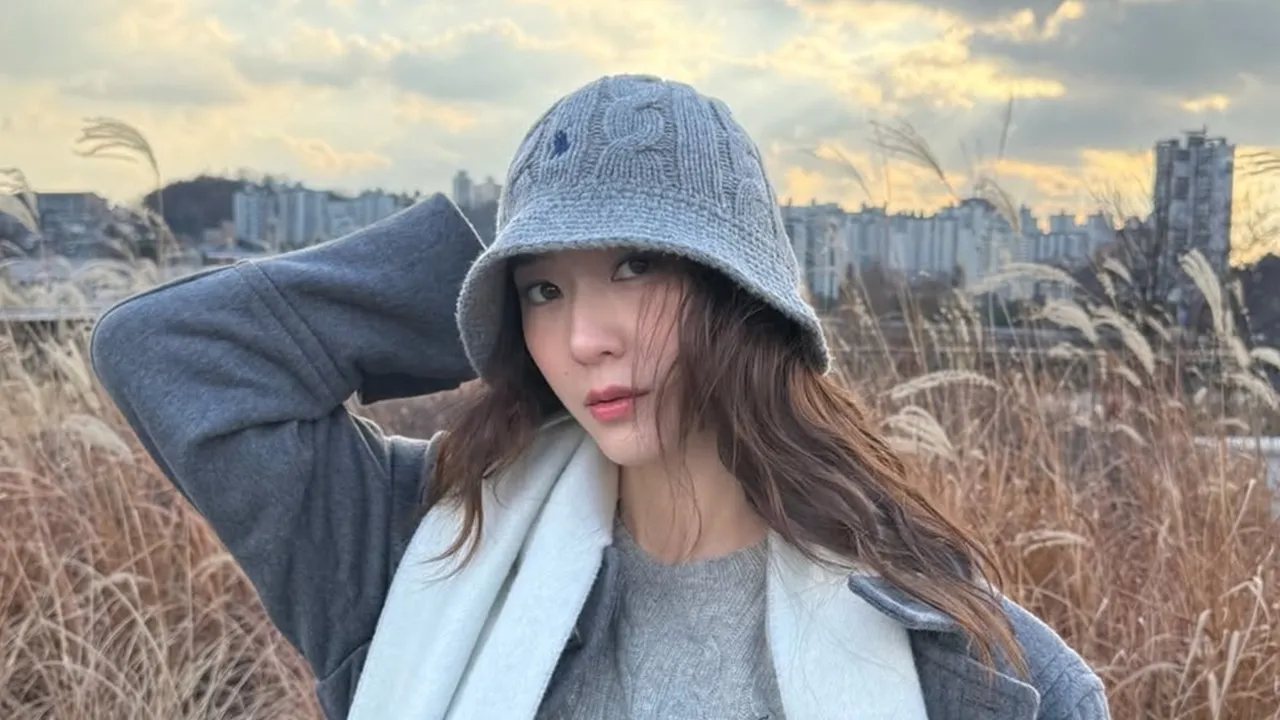 Krystal Resmi Comeback Lewat MV PWLT, Tampilkan Visual Dreamy dan Nuansa R&B Memikat