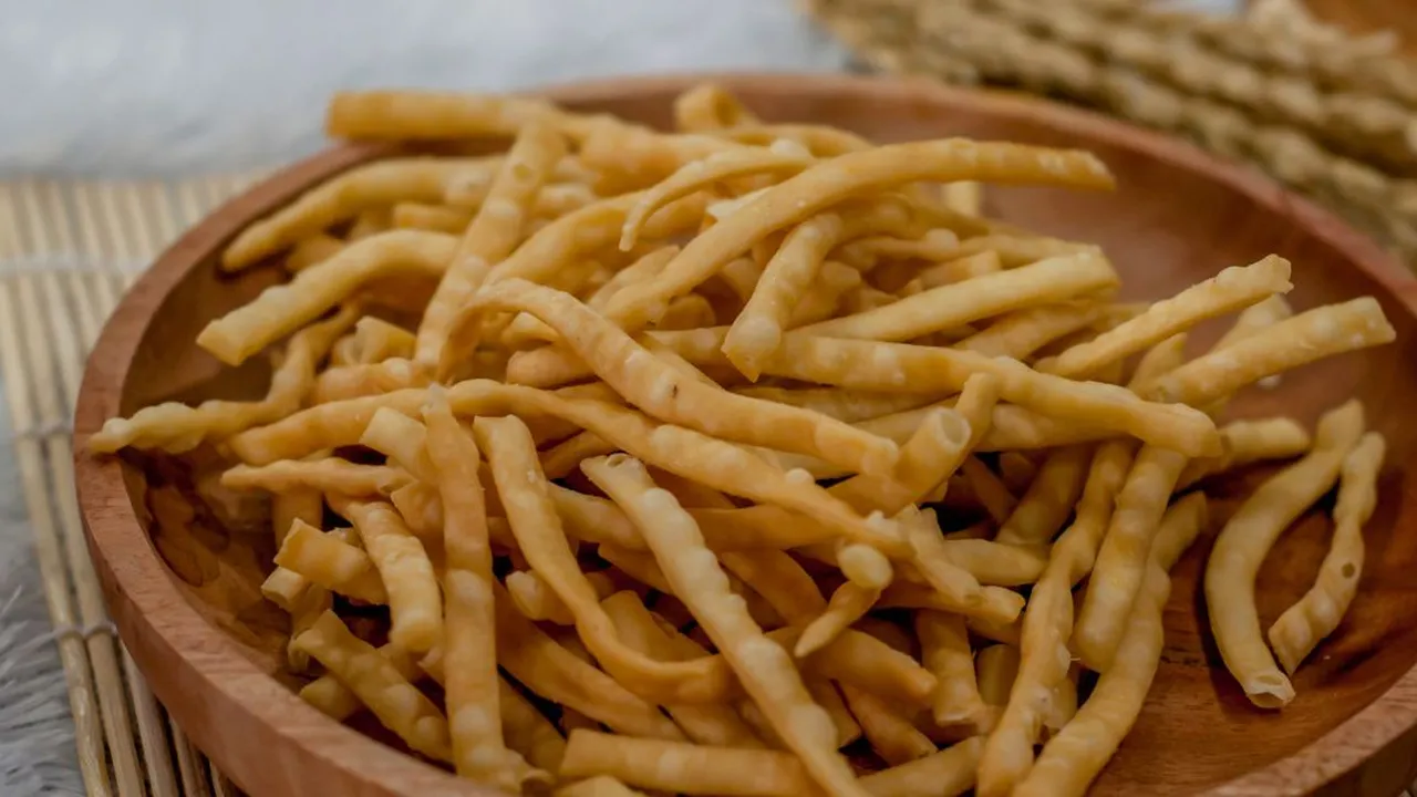 Kue Bawang Lezat, Resep Simpel untuk Camilan Gurih Keluarga!