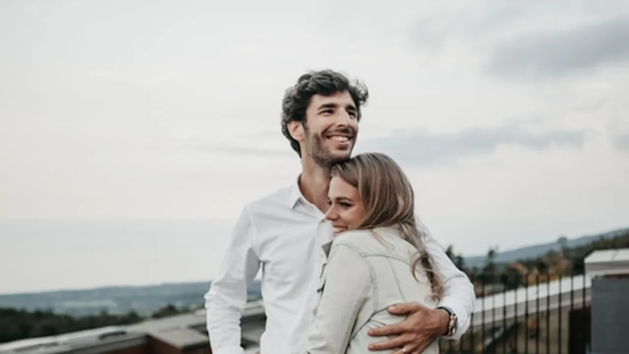 Kumpulan Kata-Kata Menyentuh Hati Buat Pacar Tersayang yang Romantis dan Penuh Makna