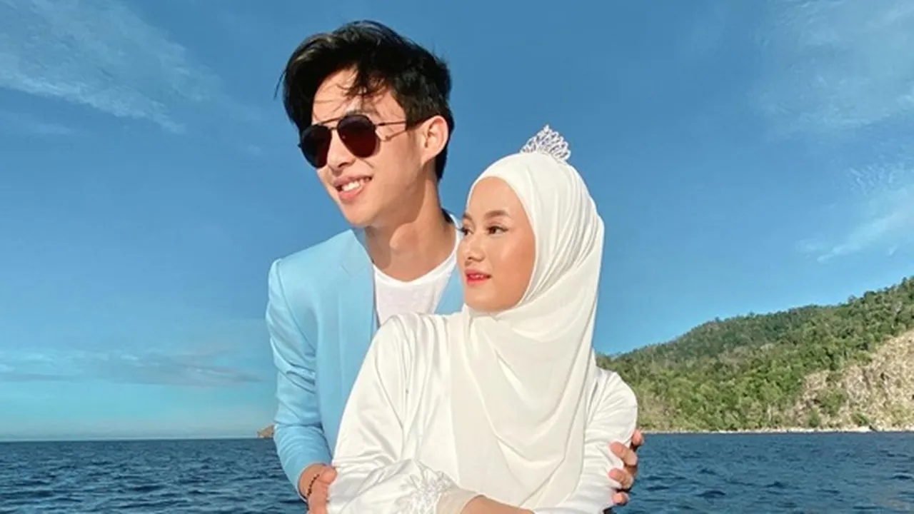 Kunjungi Dokter Kandungan Bareng Rey Mbayang, Dinda Hauw Hamil? Kunjungi Dokter Kandungan Bareng Rey Mbayang, Dinda Hauw Hamil?