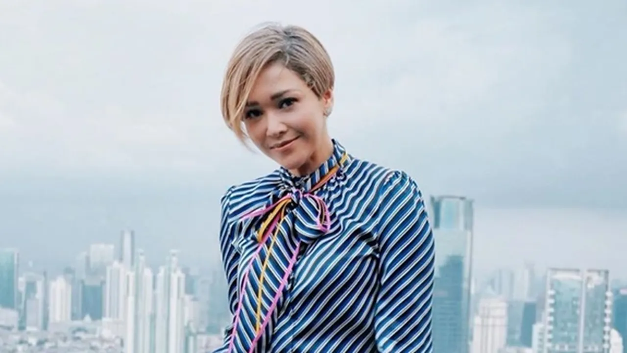 Maia Estianty Kunjungi Kediaman Bunga Citra Lestari, Dibelain Walau Jam 2 Pagi Maia Estianty Kunjungi Kediaman Bunga Citra Lestari, Dibelain Walau Jam 2 Pagi
