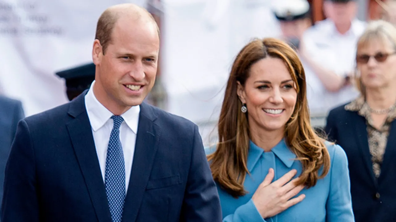Kunjungi Pakistan, Kate Middleton Tampil Cantik dengan Baju Tradisional Kunjungi Pakistan, Kate Middleton Tampil Cantik dengan Baju Tradisional