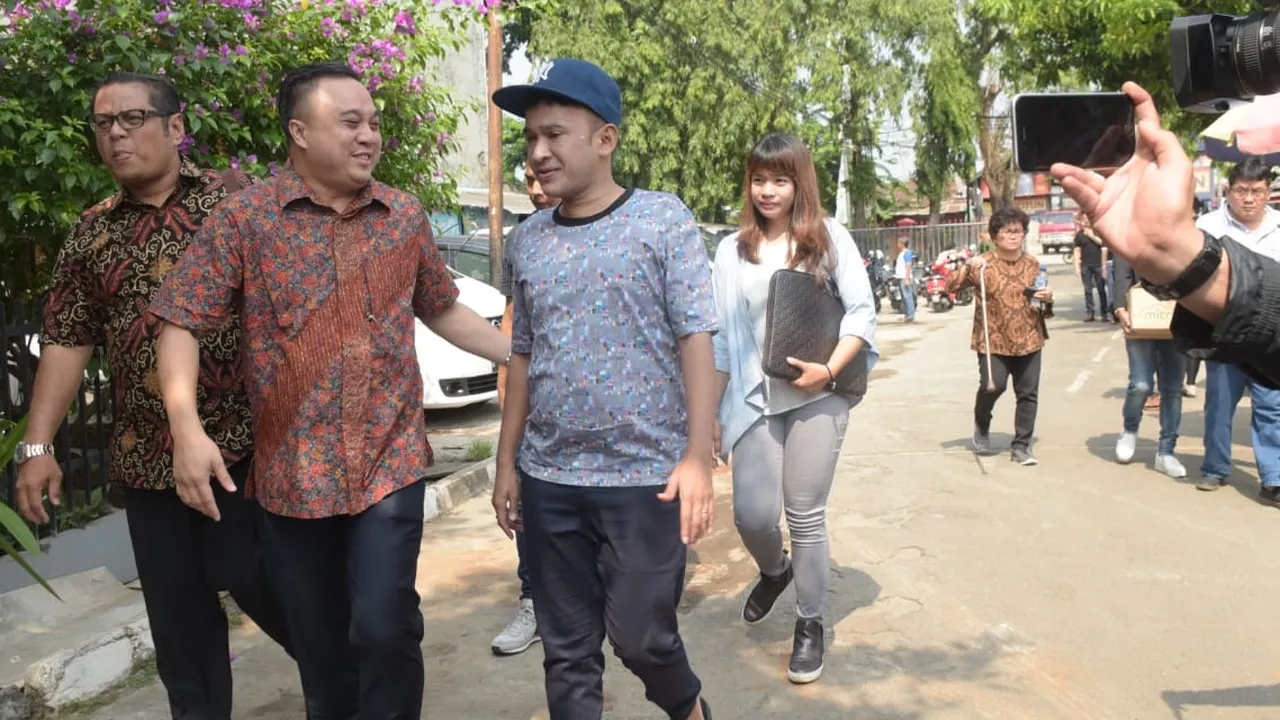 Kunjungi Roro Fitria, Ruben Onsu Dicurhati Soal Kepergian Sang Ibunda