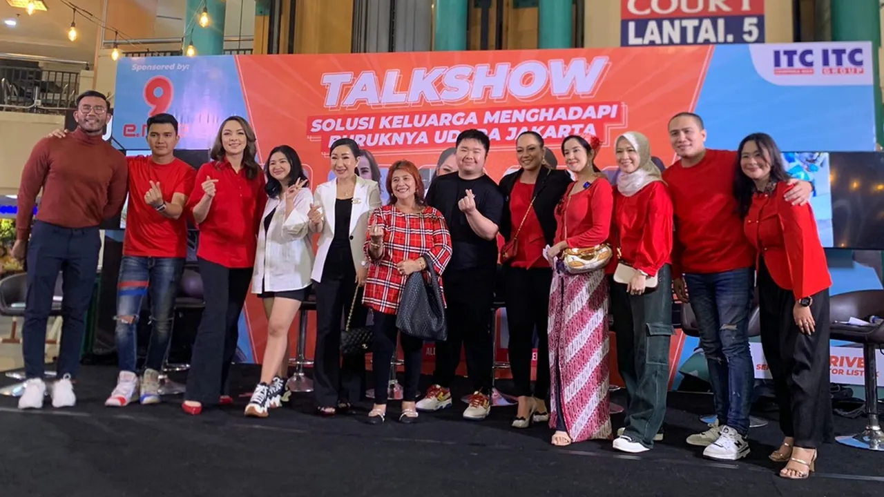 Kurangi Polusi, Aldi Taher ke Pasar Naik Sepeda Listrik