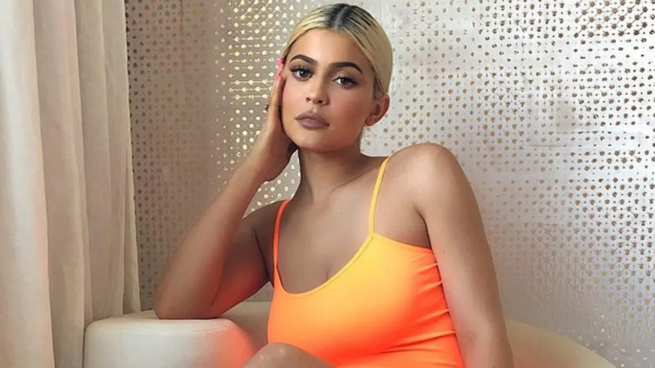 Kylie Jenner & Travis Scott Dikabarkan Sudah Tunangan Diam-Diam
