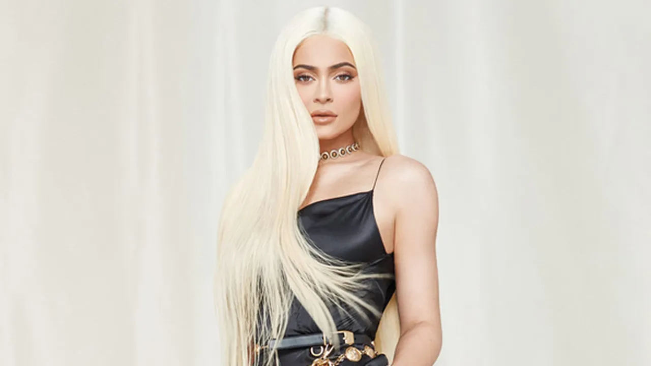 Kylie Jenner Buka-Bukaan Soal Operasi Plastik, Pernah Nggak Sih?