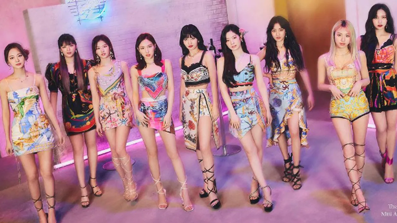 Lagi Jatuh Cinta? Berikut 5 Lagu Twice Yang Bakal Bikin Kamu Makin Berbunga-Bunga