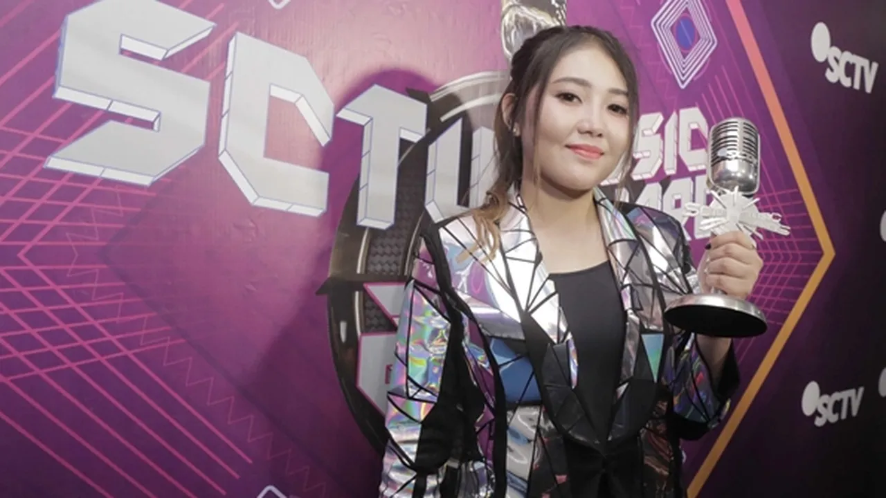 Lagi-Lagi Menang di SCTV Music Awards, Via Vallen Mengaku Speechless