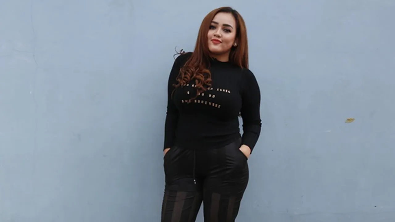 Lakukan Percobaan Bunuh Diri, Asisten Sebut Clara Gopa Idap Bipolar dan Punya Kepribadian Ganda Lakukan Percobaan Bunuh Diri, Asisten Sebut Clara Gopa Idap Bipolar dan Punya Kepribadian Ganda
