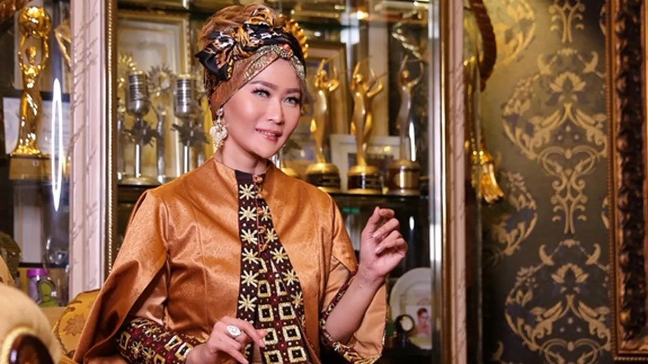 Lakukan Pose Yoga Sulit, Inul Daratista Pamer Body Goals