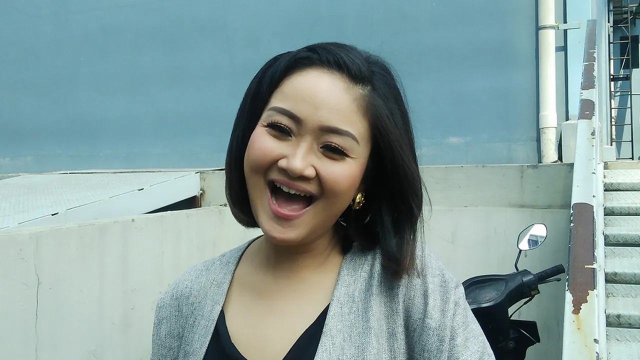 Lama Tak Terdengar Kabar, Cici Panda Sekarang Pindah ke Bali dan Urus Dua Anak Lama Tak Terdengar Kabar, Cici Panda Sekarang Pindah ke Bali dan Urus Dua Anak