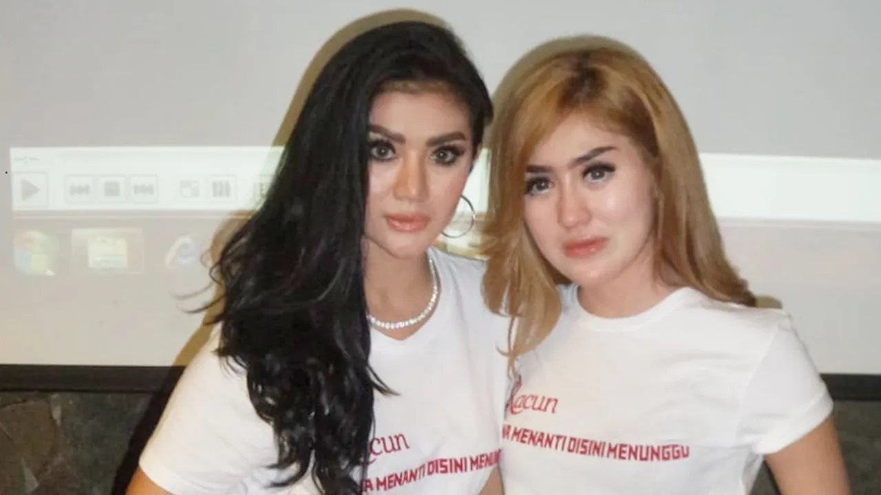Lama Vakum, 2 Racun Akhirnya Kembali Lewat Single 'Di Sana Menunggu Di Sini Menanti' Lama Vakum, 2 Racun Akhirnya Kembali Lewat Single 'Di Sana Menunggu Di Sini Menanti'