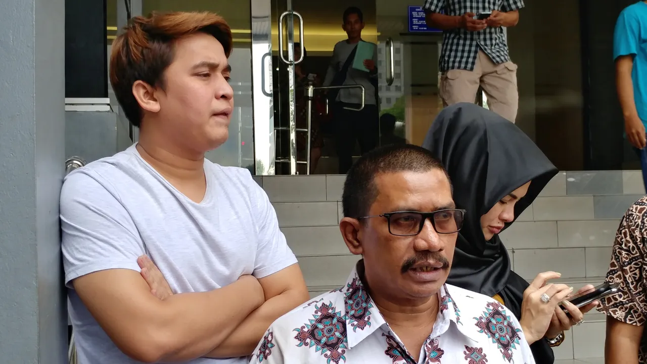 Laporkan Kris Hatta, Billy Syahputra Tak Ingin Ikut Larut Dalam Permasalahan Laporkan Kris Hatta, Billy Syahputra Tak Ingin Ikut Larut Dalam Permasalahan
