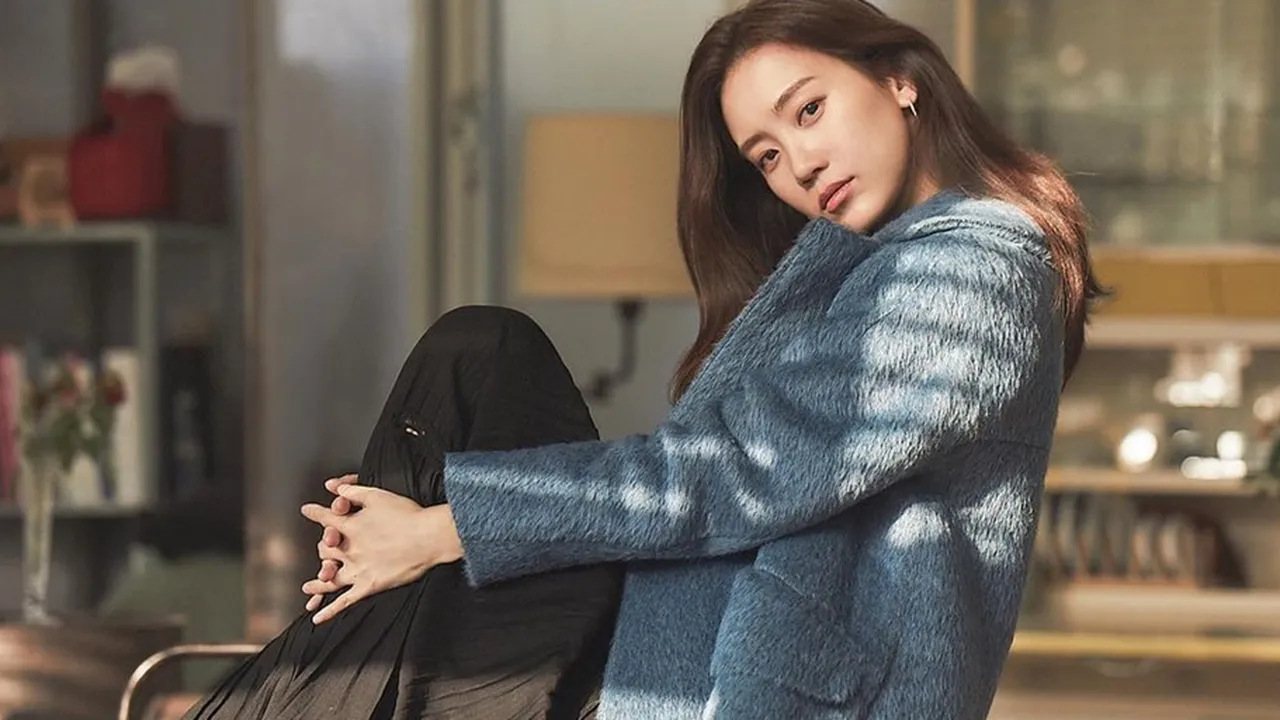Laris Manis Bintangi Drakor, Intip 8 OOTD Kasual ala Shin Hyun Bin yang Standout