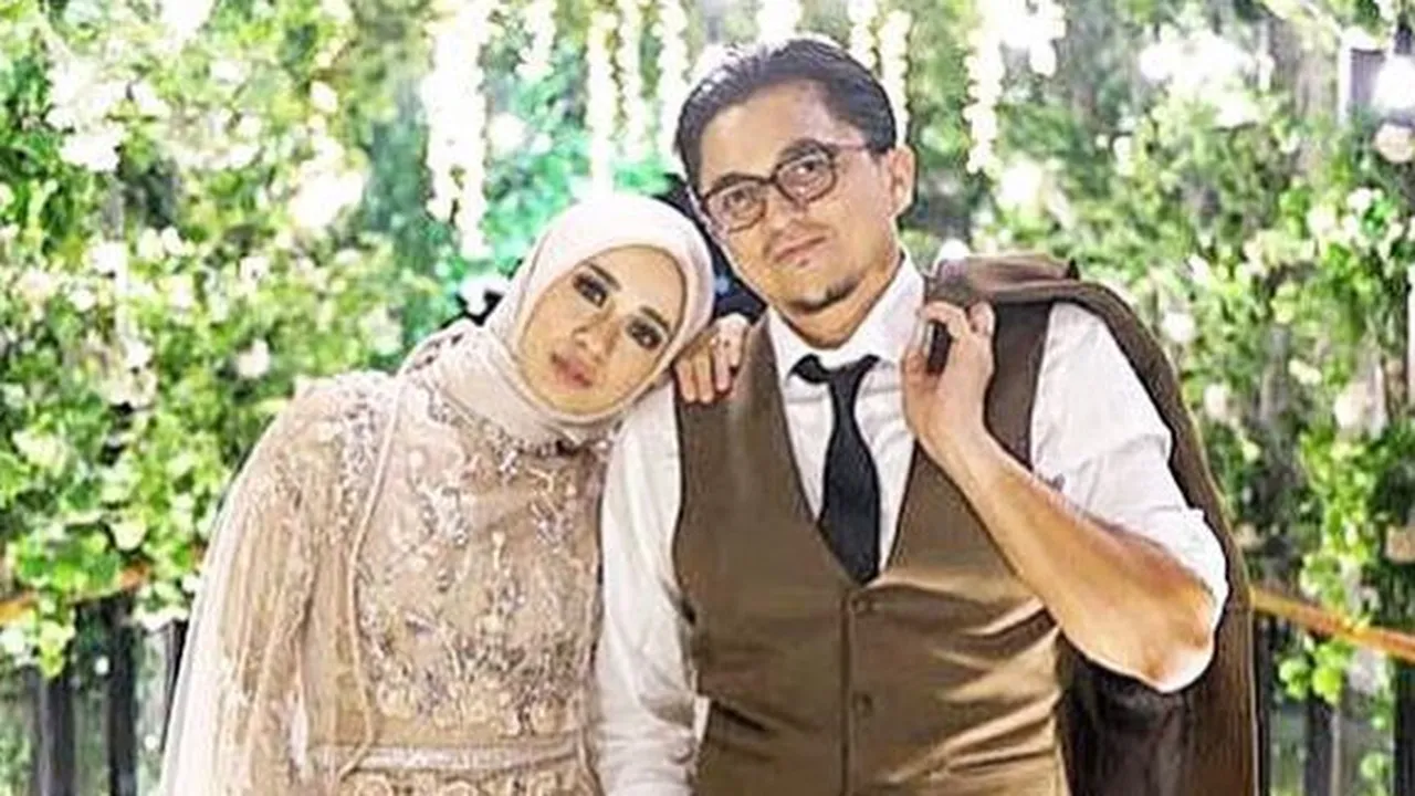 Laudya Cynthia Bella Umumkan Perceraian dengan Emran, Ramalan Paranormal Ini Terbukti? Laudya Cynthia Bella Umumkan Perceraian dengan Emran, Ramalan Paranormal Ini Terbukti?