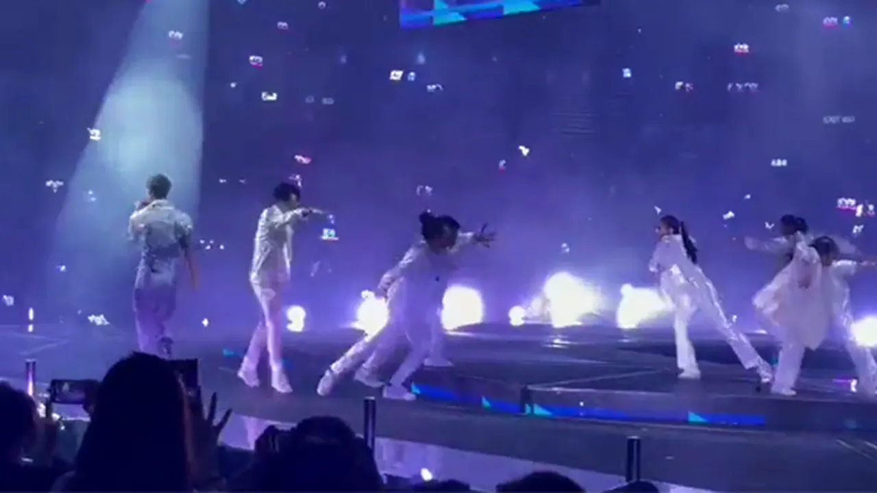 Layar LED Raksasa Jatuh Timpa Backup Dancer di Konser Boy Band Mirror, 2 Orang Dilarikan ke Rumah Sakit Layar LED Raksasa Jatuh Timpa Backup Dancer di Konser Boy Band Mirror, 2 Orang Dilarikan ke Rumah Sakit