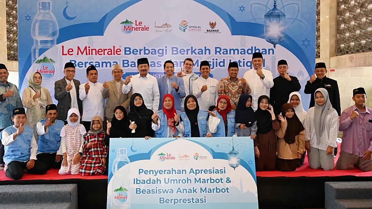 Le Minerale Serahkan Umroh dan Beasiswa Sebagai Apresiasi ke Marbot Masjid Istiqlal