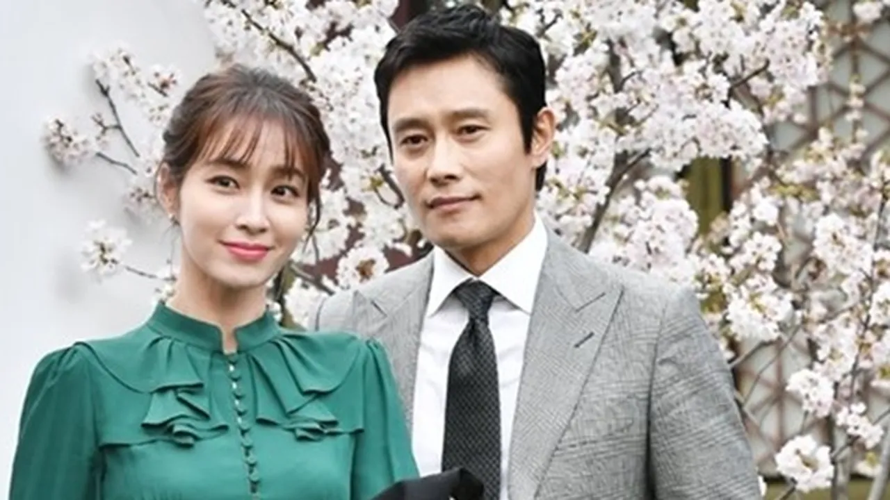 Lee Byung Hun dan Lee Min Jung Beli Rumah Puluhan Miliar di Los Angeles