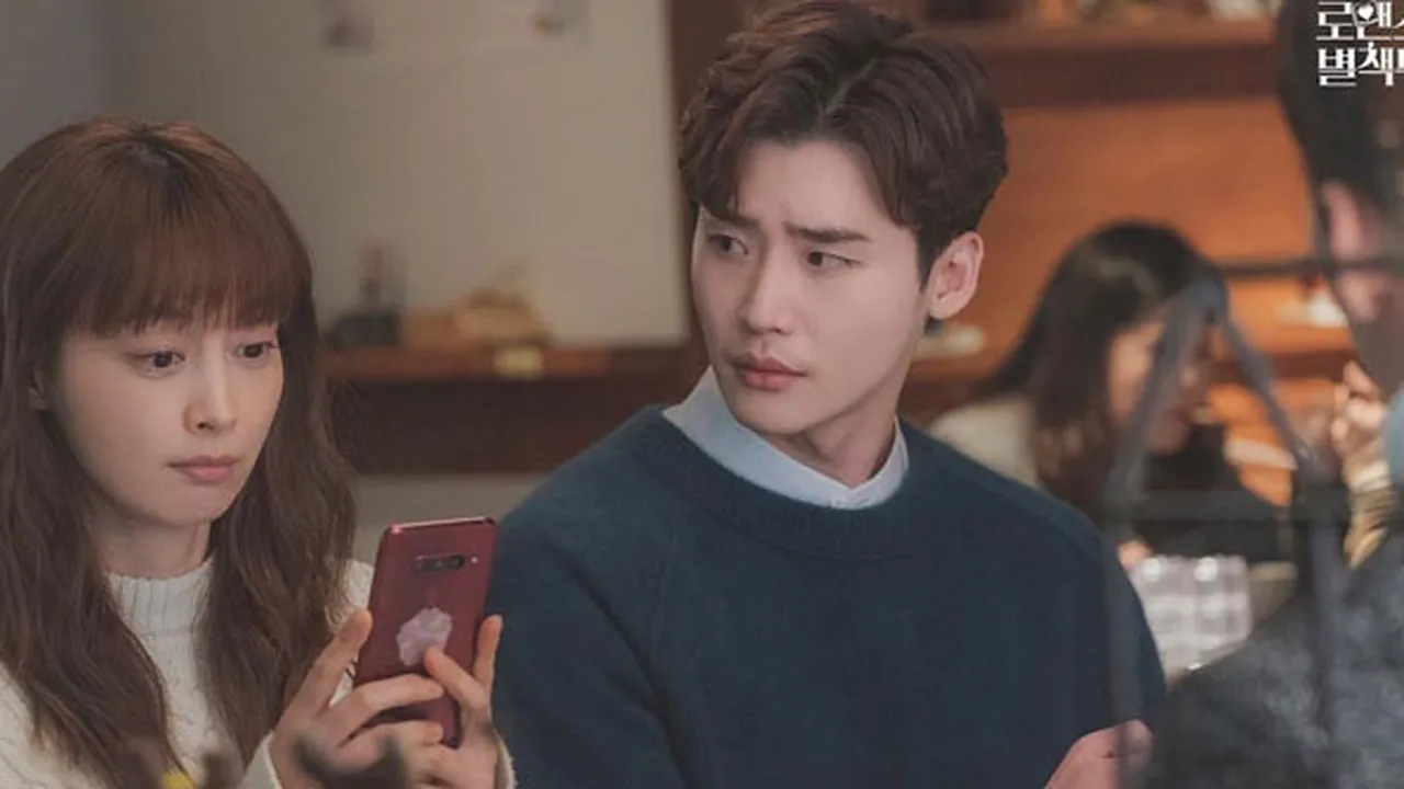 Lee Jong Suk Cium Lee Na Na Young, Rating 'ROMANCE IS A BONUS BOOK' Naik