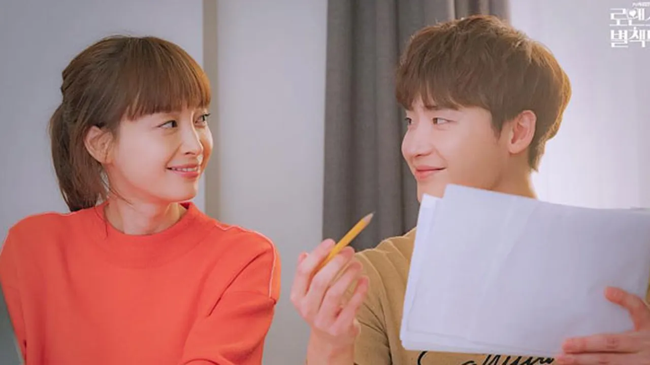Lee Jong Suk dan Lee Na Young Ungkap Adegan Favorit di 'ROMANCE IS A BONUS BOOK'