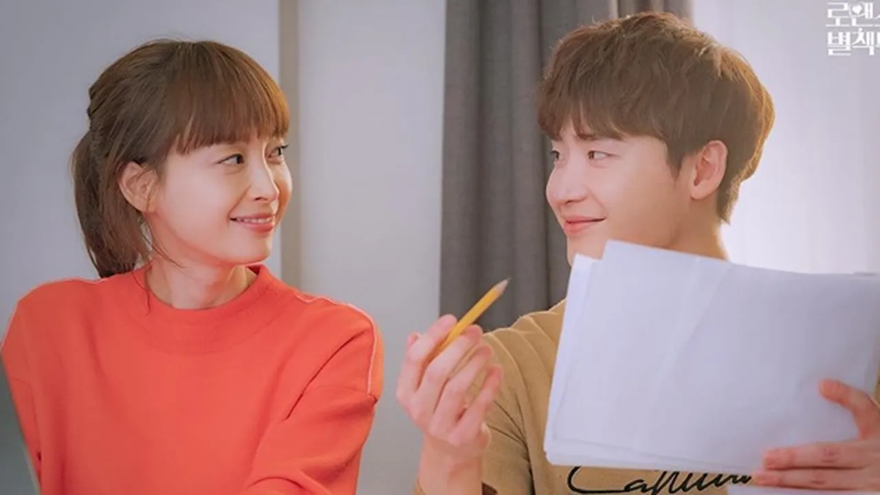 Lee Jong Suk Dapat Panggilan Wamil, Lee Na Young Berikan Kado Super Manis