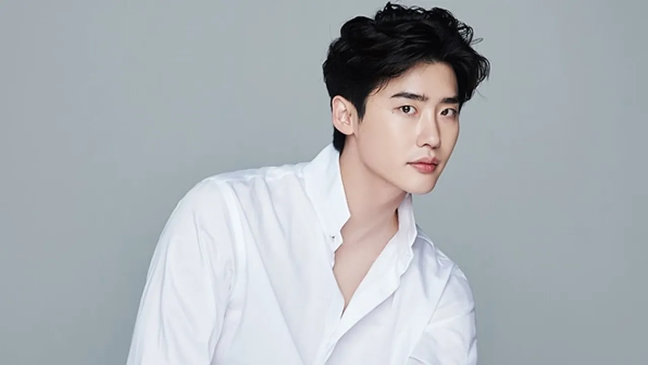 Lee Jong Suk Konfirmasi Segera Lakukan Wajib Militer Usai Drama Tamat