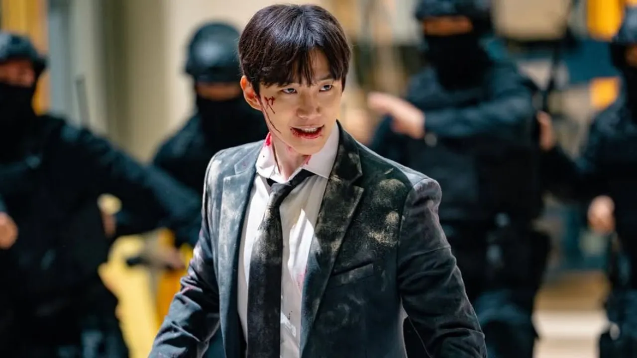 Lee Jun Ho Tampil Jadi Superhero Unik dalam Serial Terbarunya 'Cashero'