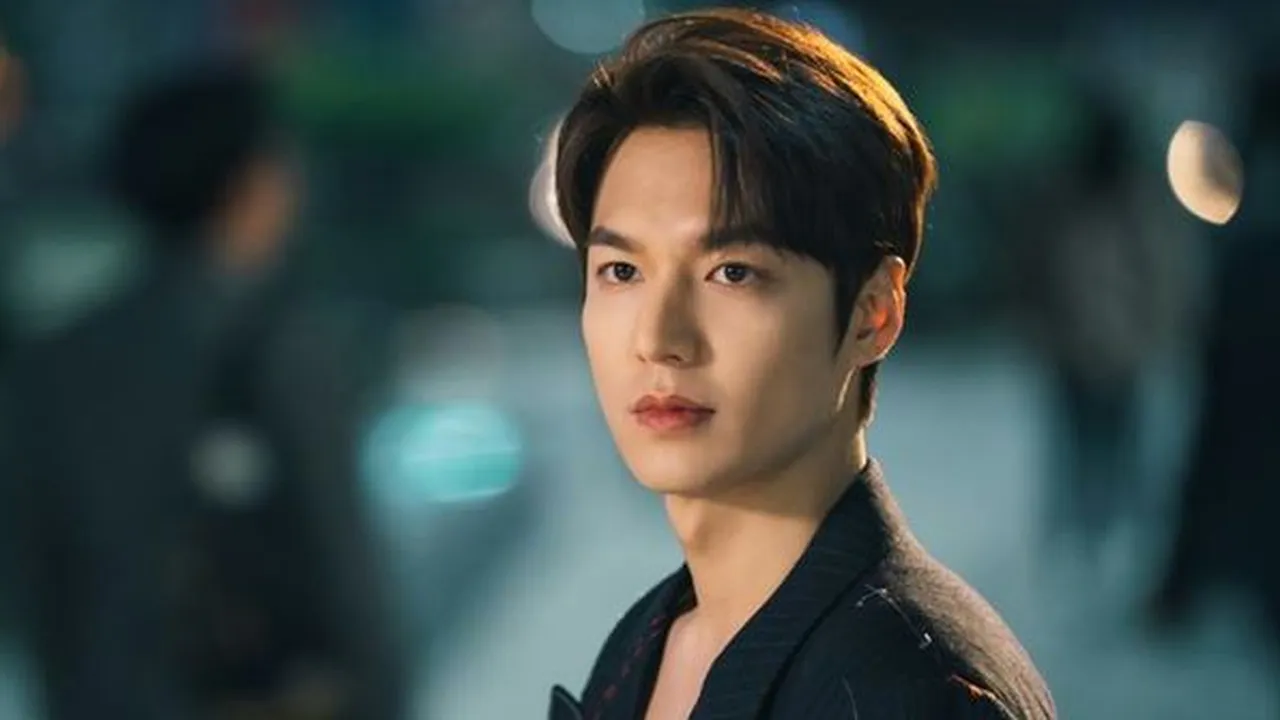 Lee Min Ho Dapat Kado Banyak dan Gagal Tiup Lilin, Netizen Malah Salfok Sama Rumahnya