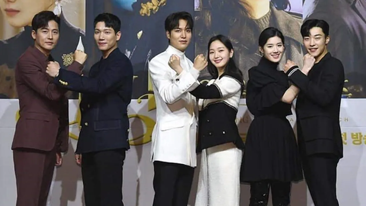 Lee Min Ho Reunian Bareng Pemeran 'THE KING: ETERNAL MONARCH', Netizen: yang Motoin Inisial Kim Go Eun