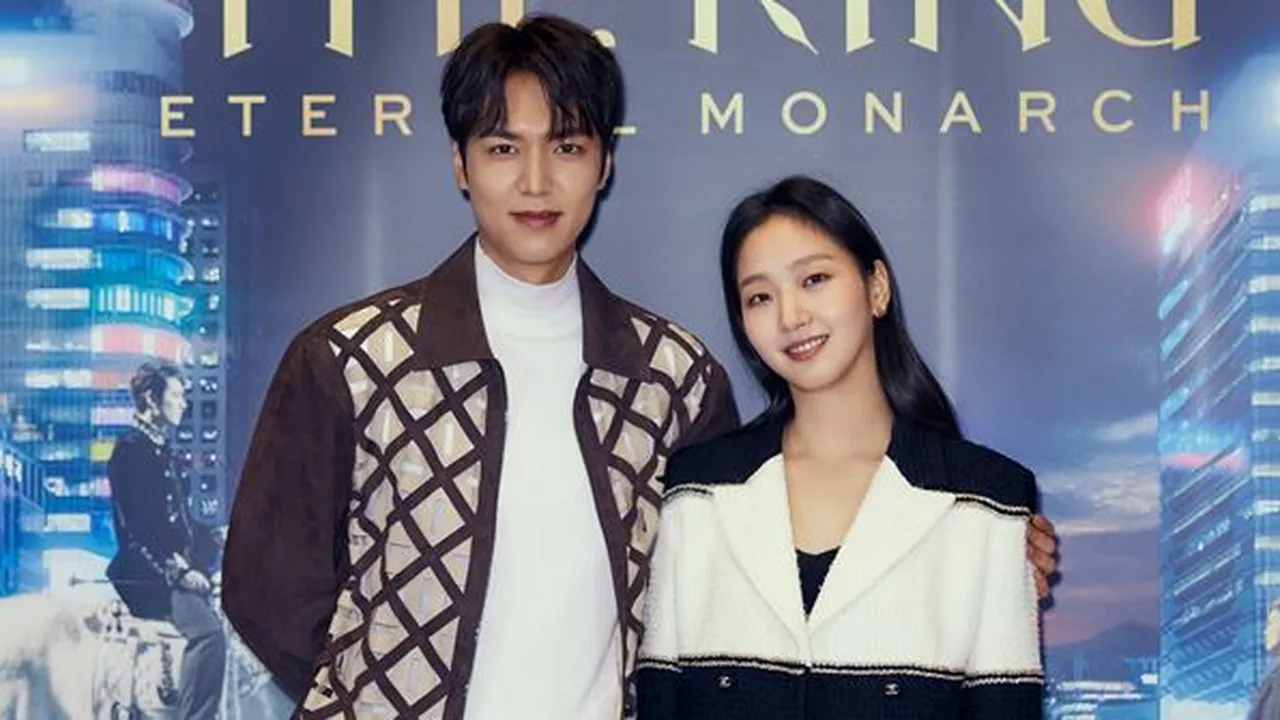 Lee Min Ho Tak Sengaja Sebut Dirinya Noona, Dapat Pukulan Manja dari Kim Go Eun