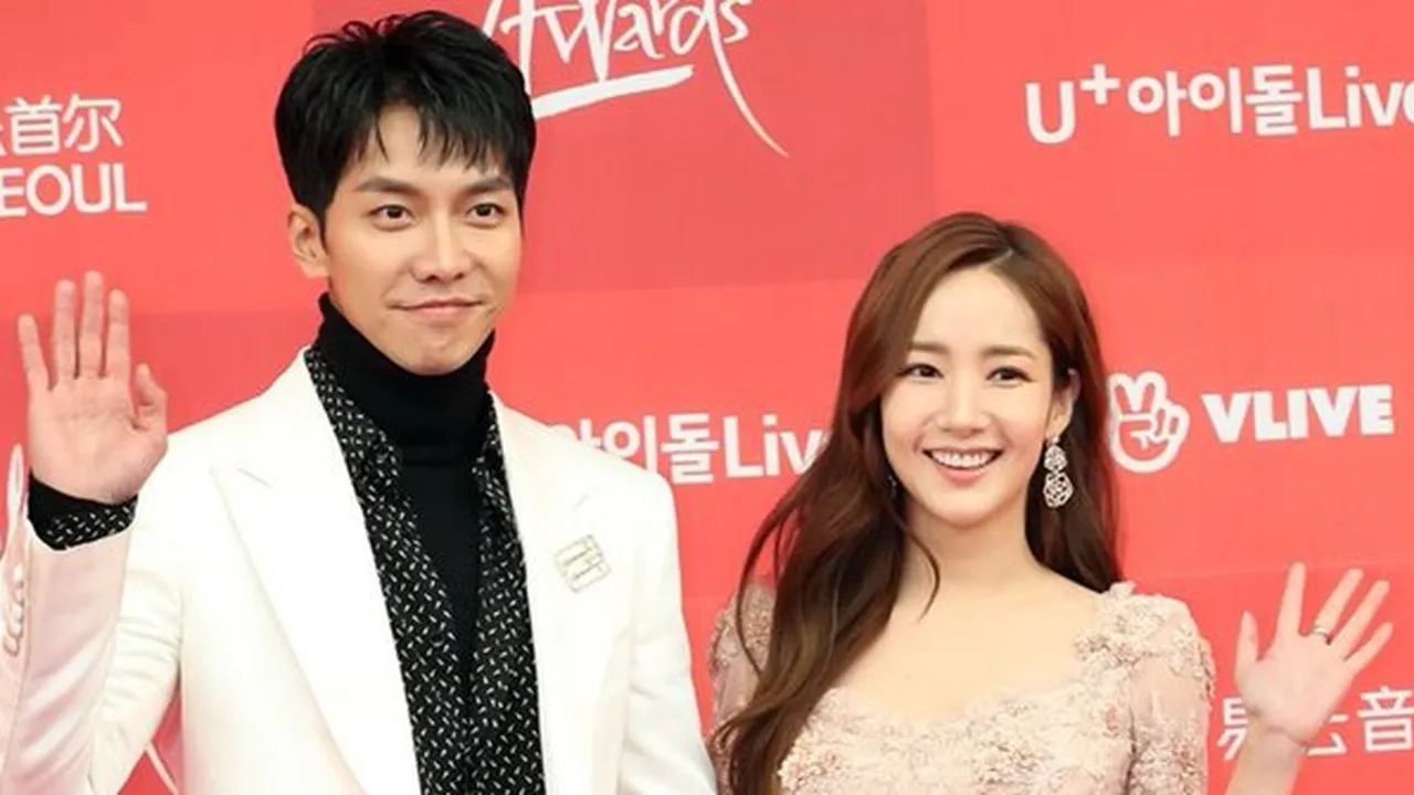 Lee Seung Gi dan Park Min Young Serasi Banget di Red Carpet GDA 2019