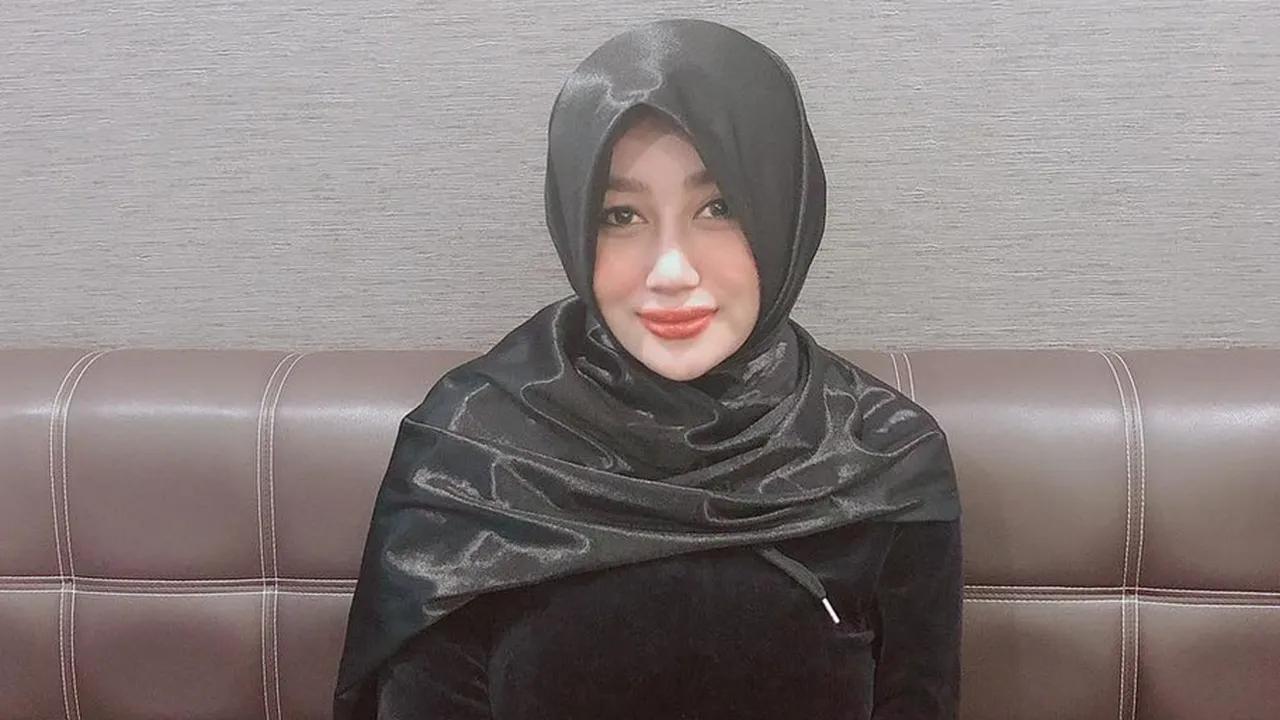 Lekat Dengan Imej Seksi, Pamela Safitri Duo Serigala Putuskan Untuk Berhijab?