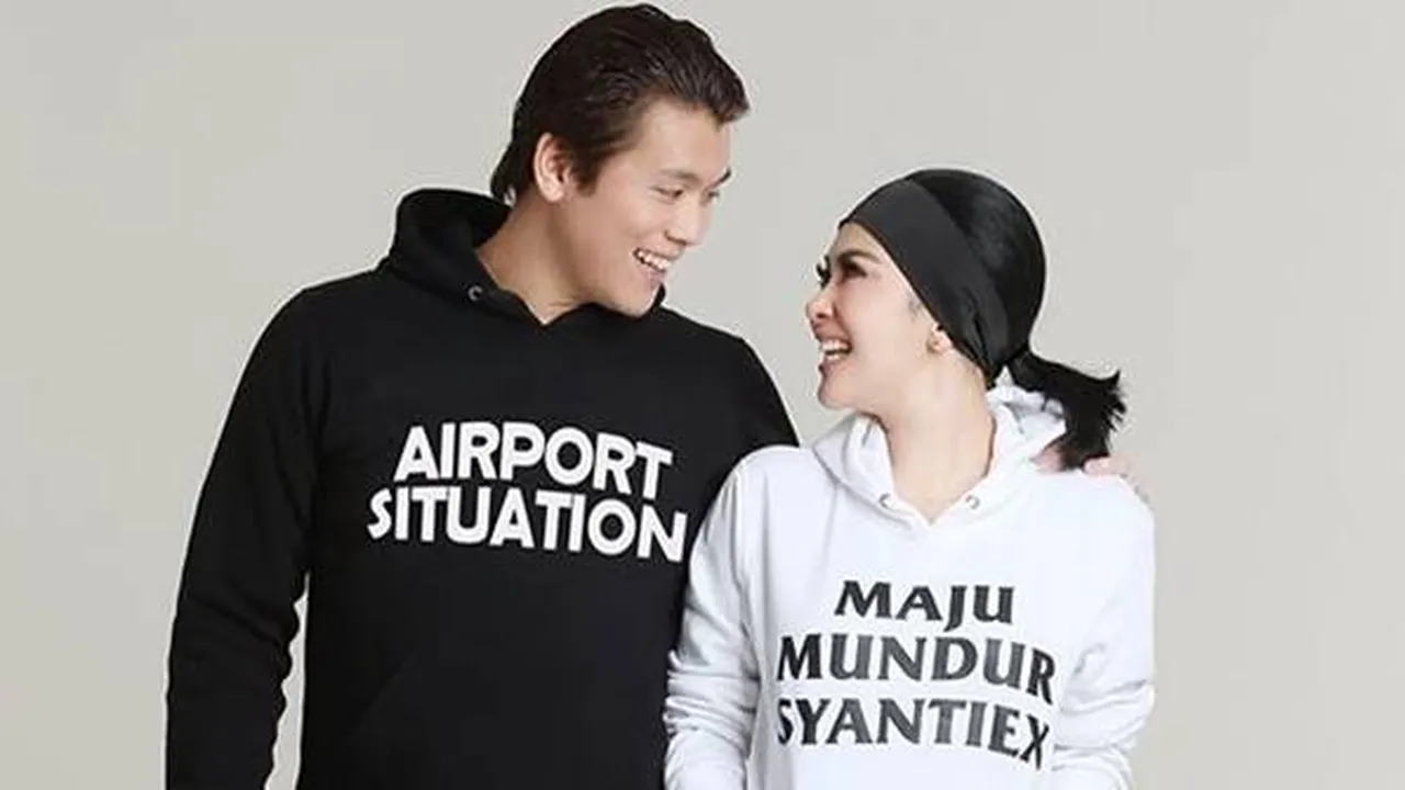 Lengket Bak Perangko, Syahrini Gelendotan Manja di Lengan Reino Barack Lengket Bak Perangko, Syahrini Gelendotan Manja di Lengan Reino Barack