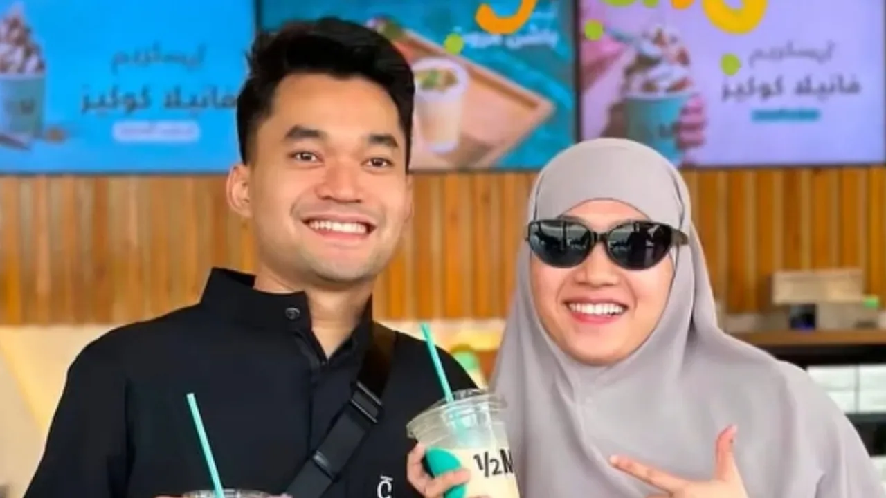Leo Rolly Carnando Resmi Menikah Dengan Indah Cahya di Mekkah!