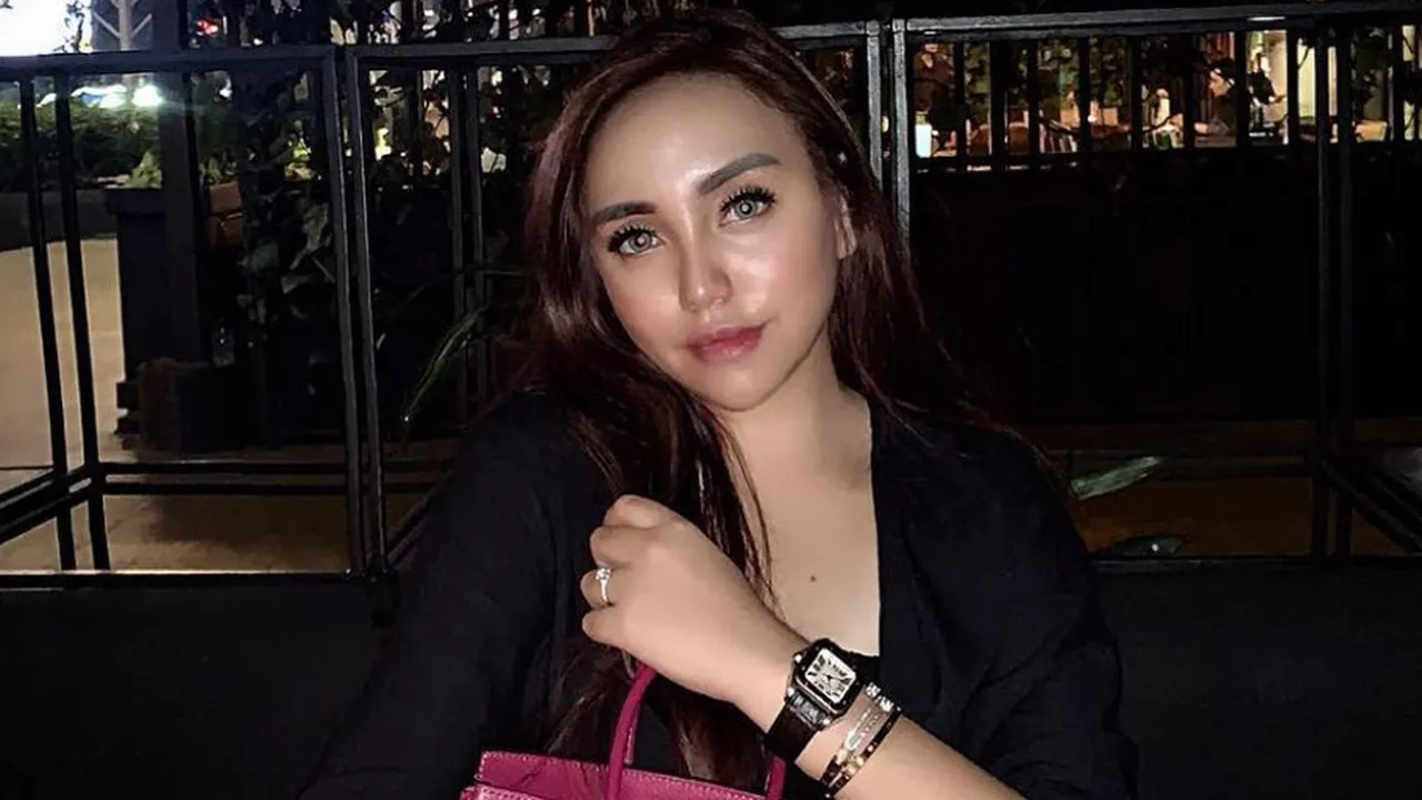 Lepas Hijab, Salmafina Sunan Tak Terganggu Dinyinyirin Netizen