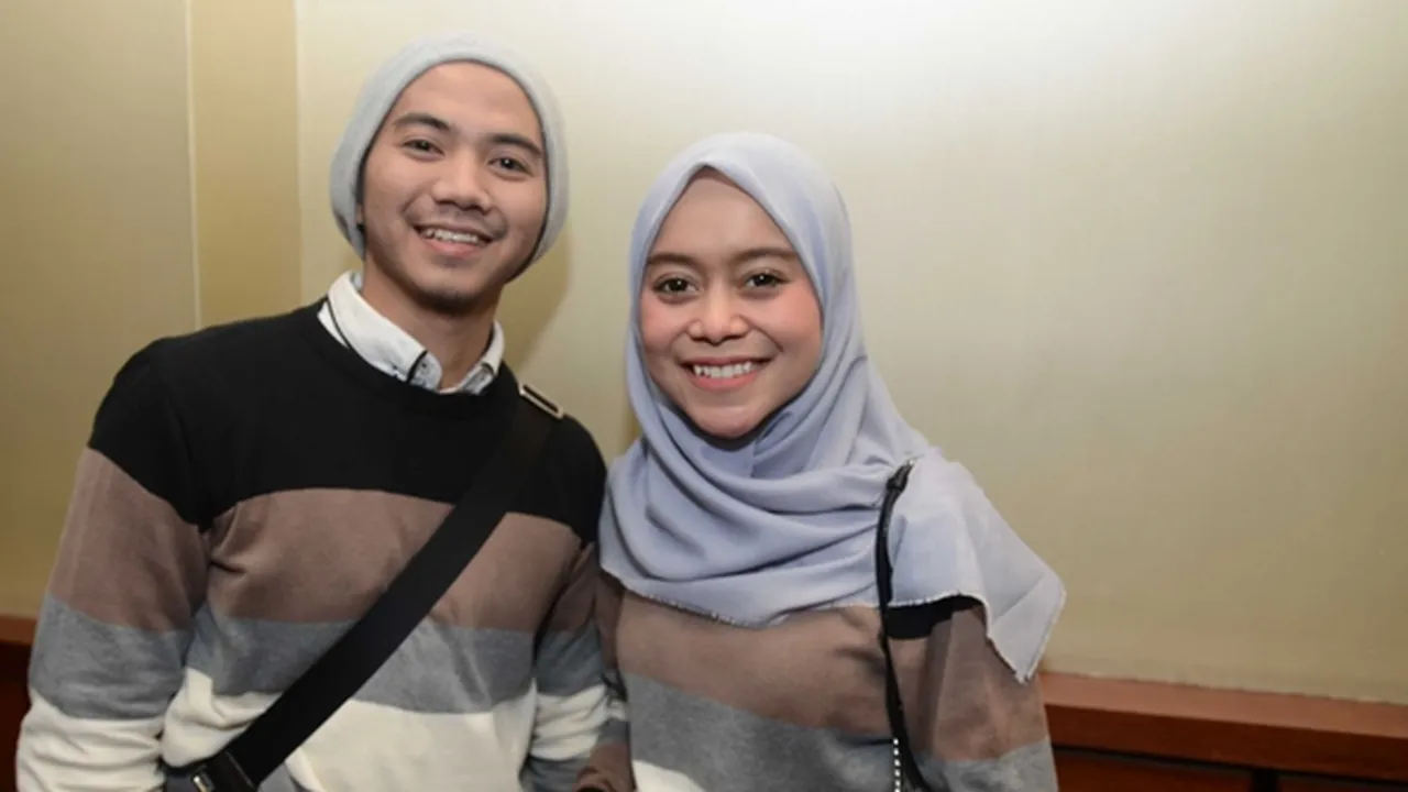 Lesti Kerap Dicibir Karena Buka Tutup Hijab, Rizky Tetap Beri Dukungan