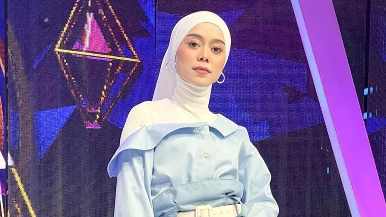 Lesti Persembahkan Penghargaan Indonesian Dangdut Award yang Diperolehnya Untuk Rizky Billar